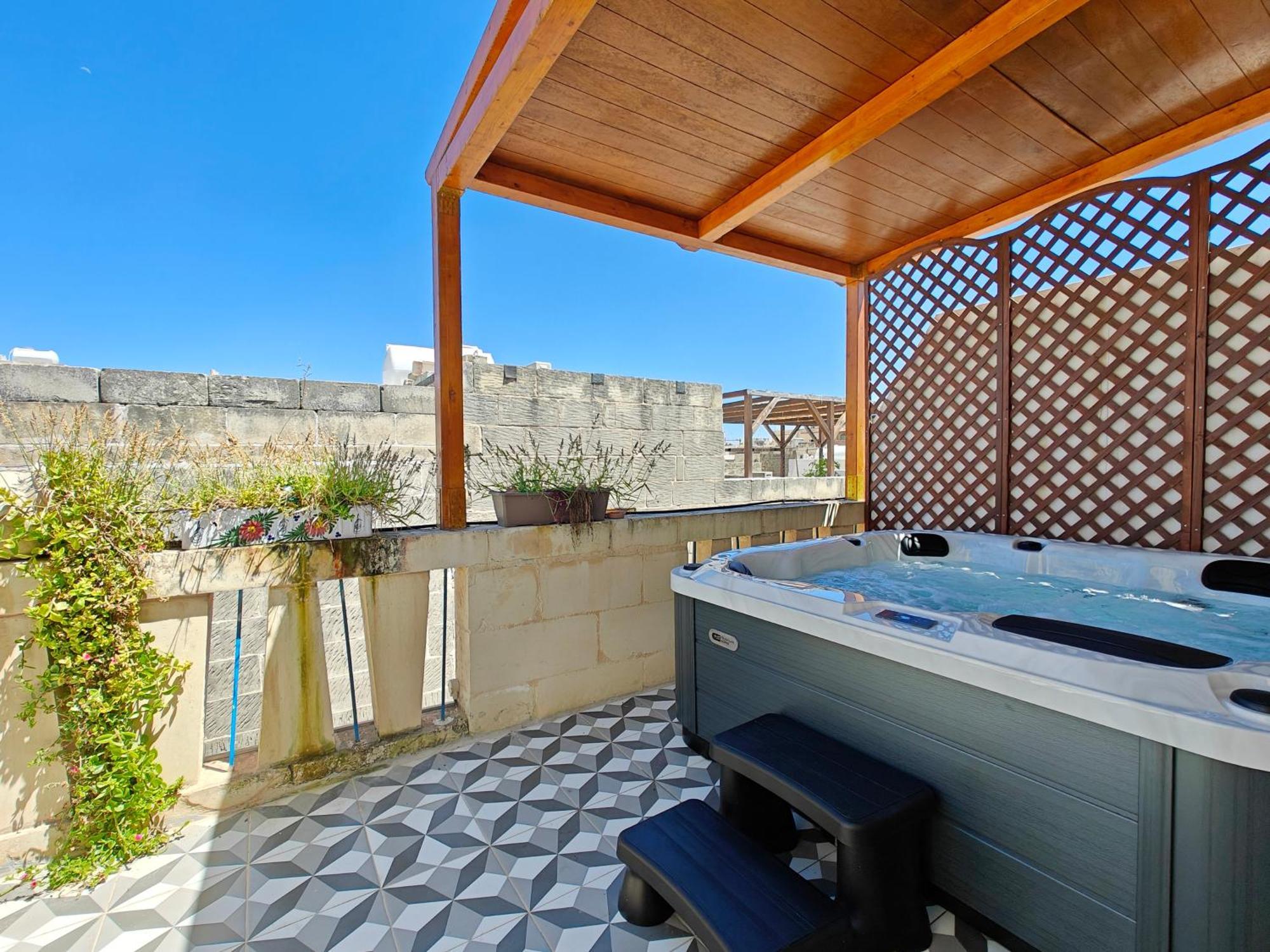 Zebbuga Deluxe Balcony 6 * Zebbug (Southern Region)